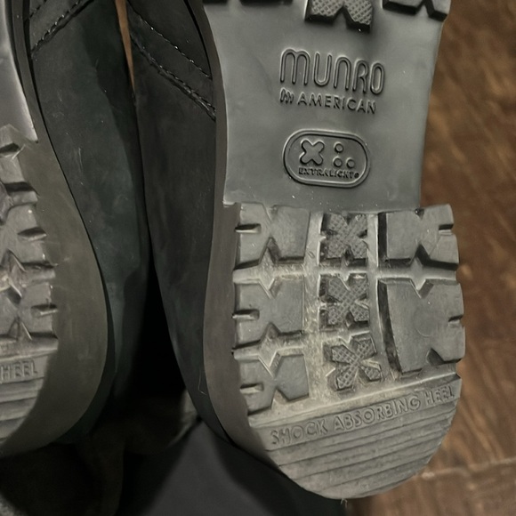 Munro Kinston Envelope Bootie Ankle Boot Black Nubuck Elastic Top size 8W - Picture 9 of 11